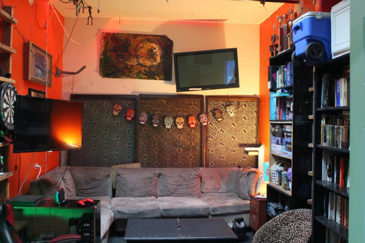 Artist Housing - Downtown Hostal
