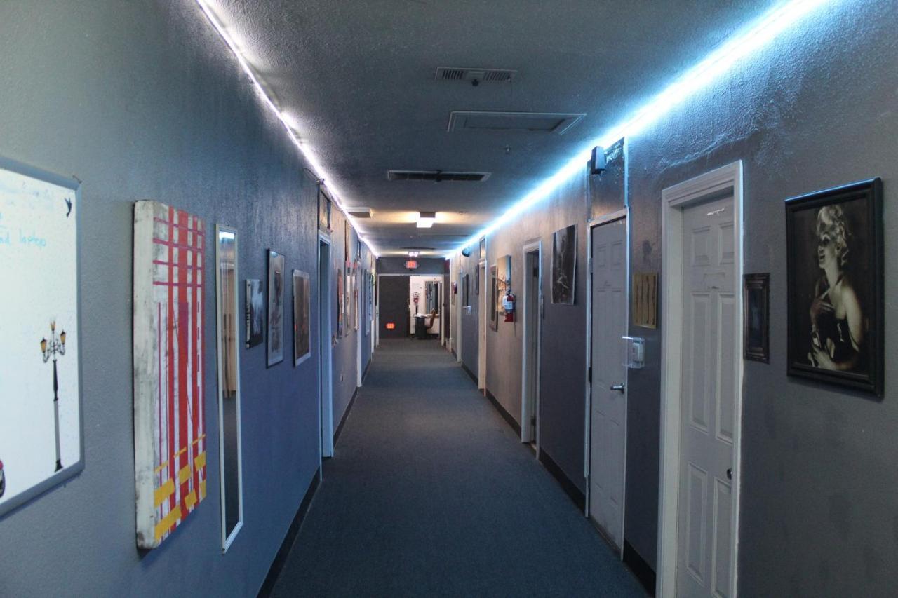 Artist Housing - Downtown Hostal